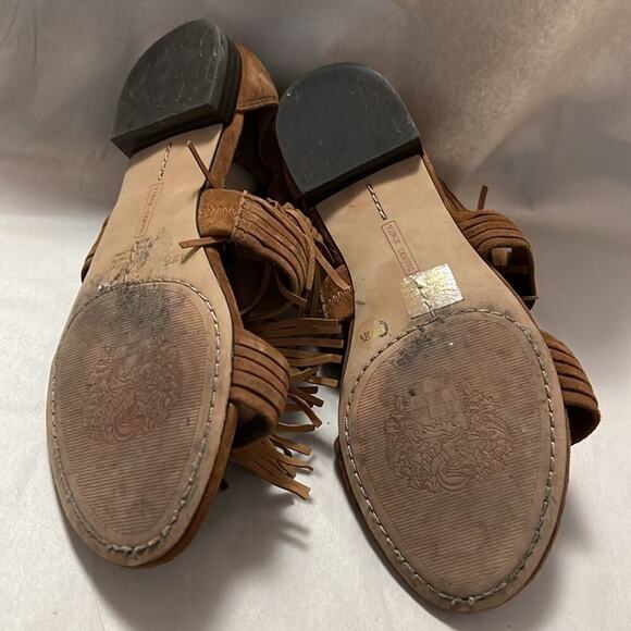 VINCE CAMUTO HERSHELL FRINGE SANDALS SIZE 8 1/2 M‎ - Picture 2 of 4